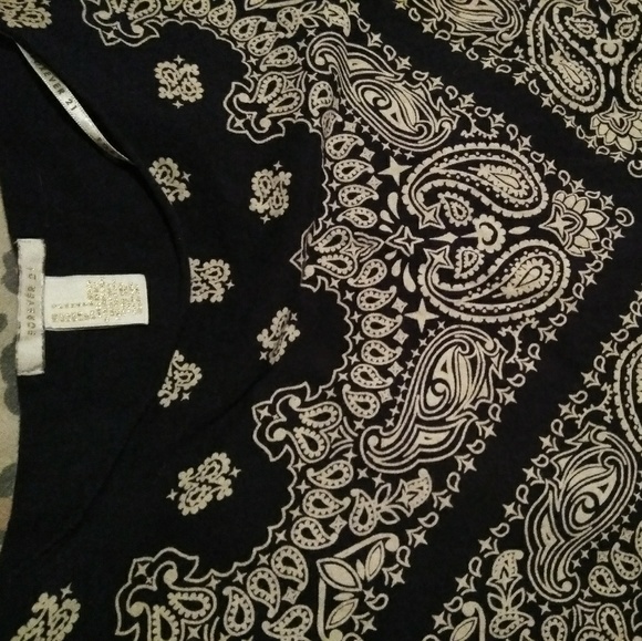 Forever 21 boxy bandana shirt - Picture 2 of 4